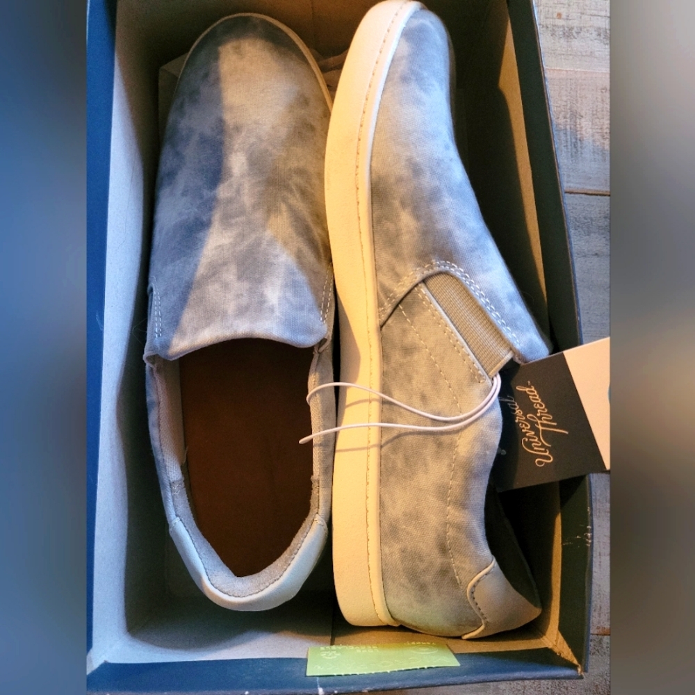 NWT Universal Thread Gray Slip On Kelsey Canvas Sneakers,in box, size 7.5